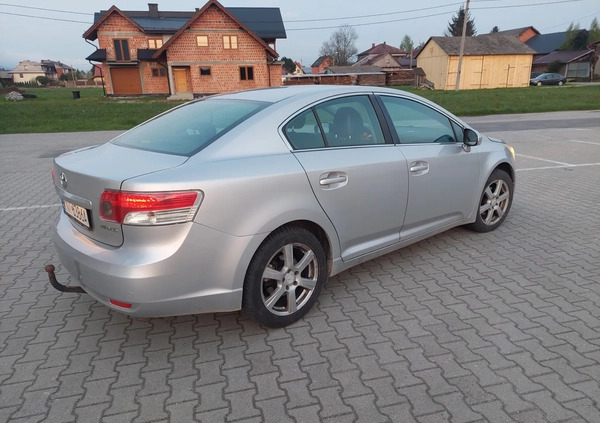 Toyota Avensis cena 22900 przebieg: 216000, rok produkcji 2009 z Busko-Zdrój małe 56